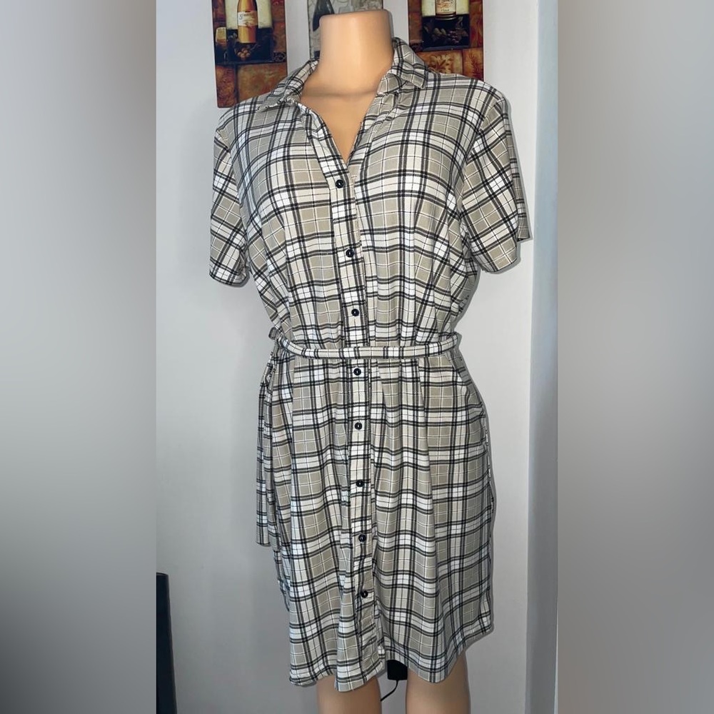 EUC Plaid Dress Shortsleeved size XL with lace to wrap around